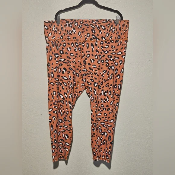 Fabletics Define PowerHold High-Waisted 7/8 Leopard Print Leggings Size 3X - Picture 8 of 16